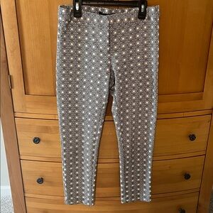 Amanda & Chelsea Gray Patterned Skinny Pants